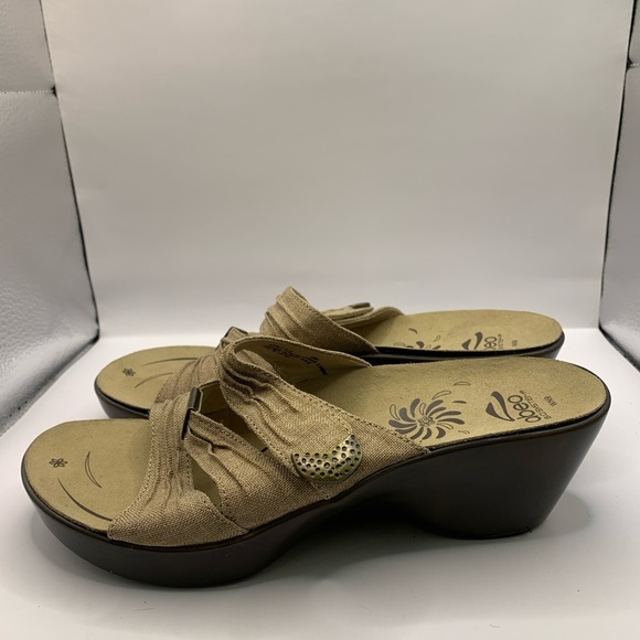 ABEO "DARCI" Sandals Size 9 brown Tan wedge slip on Excellent Condition - Picture 1 of 9
